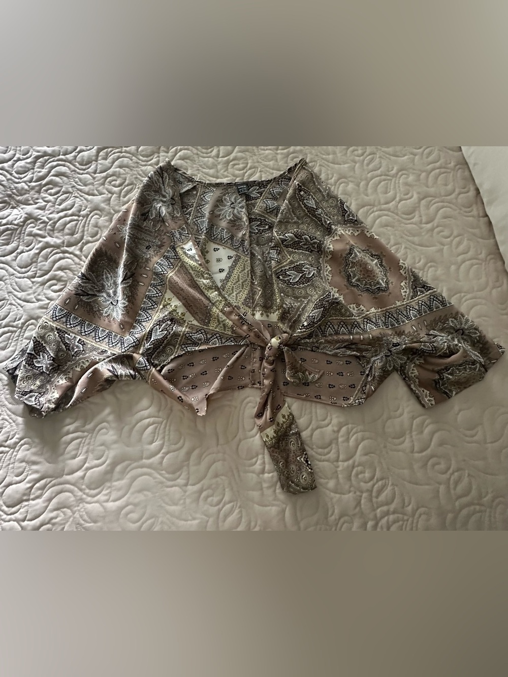 SHEIN Beige Paisley Tie-Front Crop Top